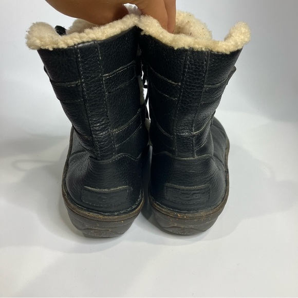 UGG caspia 1932 black leather boots Sherpa lined lace up women’s size 10 winter - Picture 5 of 9